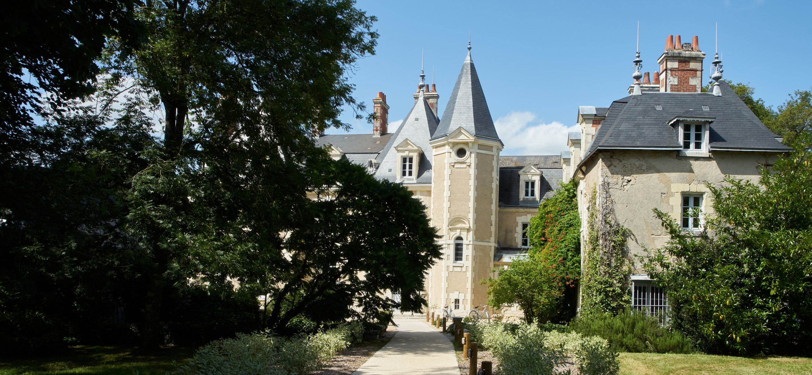 Château d’époque entouré de nature